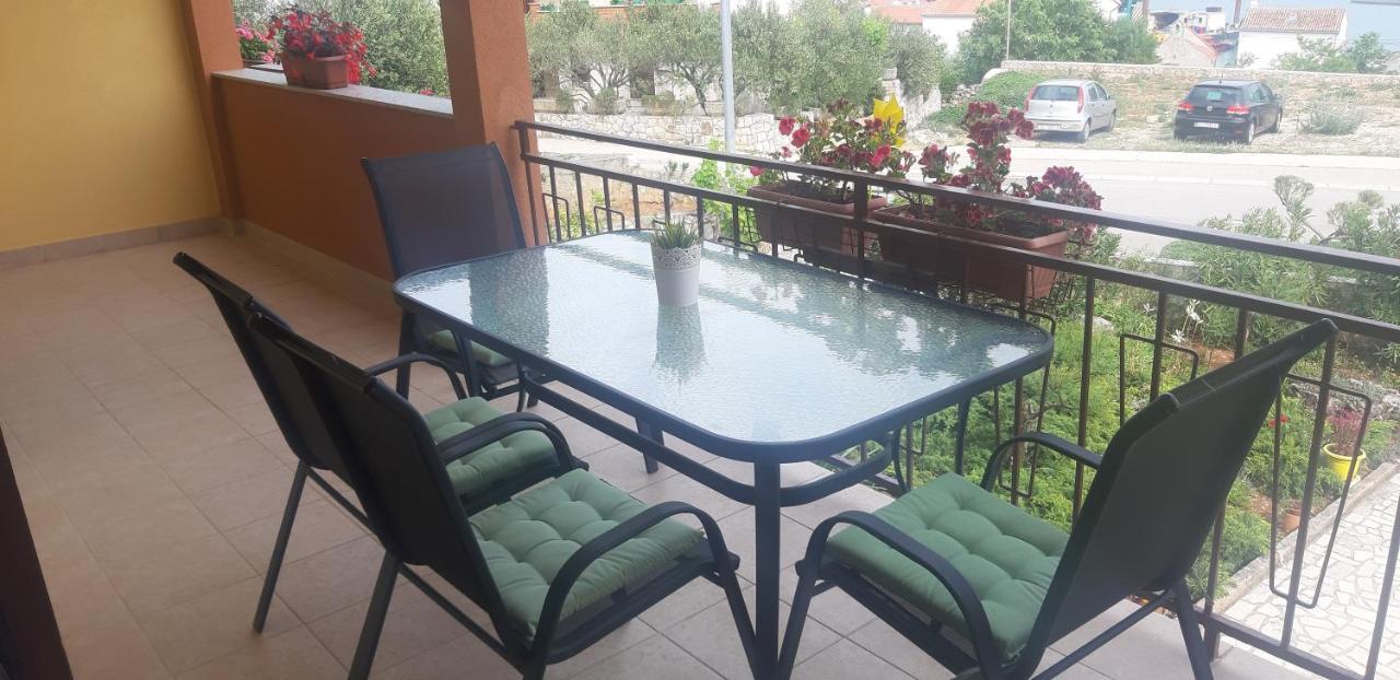 Apartmani Ana Црес Экстерьер фото